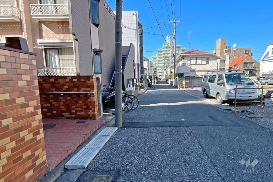 敷地東側の前面道路