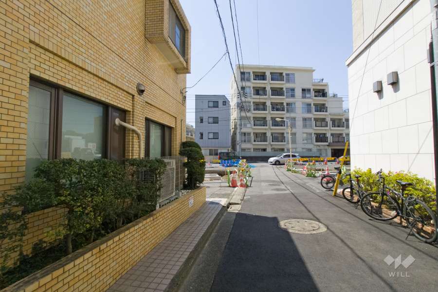 敷地北側の前面道路