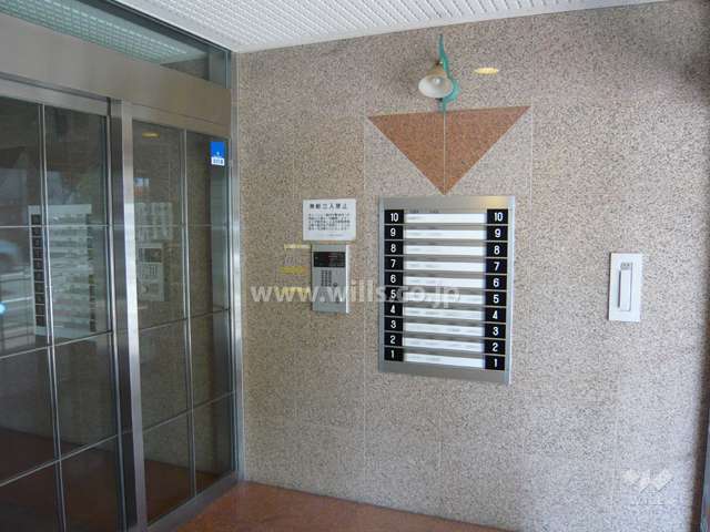 エントランスはオートロック付きです。