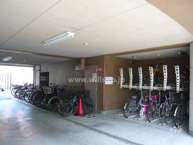 ピロティ部分にある駐輪場