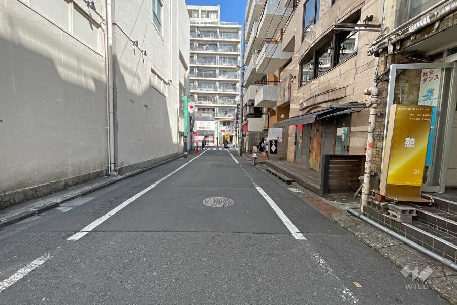 敷地北西側の前面道路