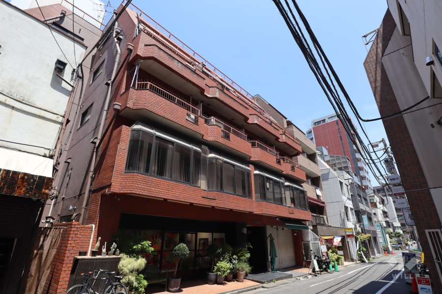 青山宮野ビルの外観（南西側から）