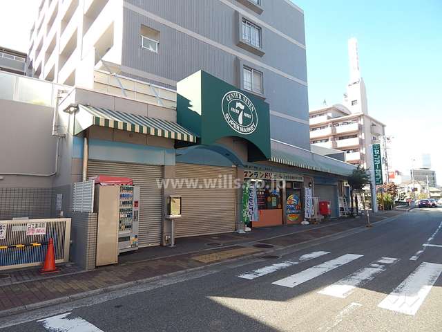 1階には店舗が入っています。