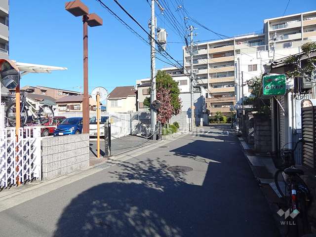 敷地南側の前面道路