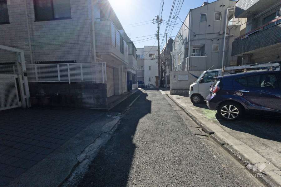 敷地南側の前面道路