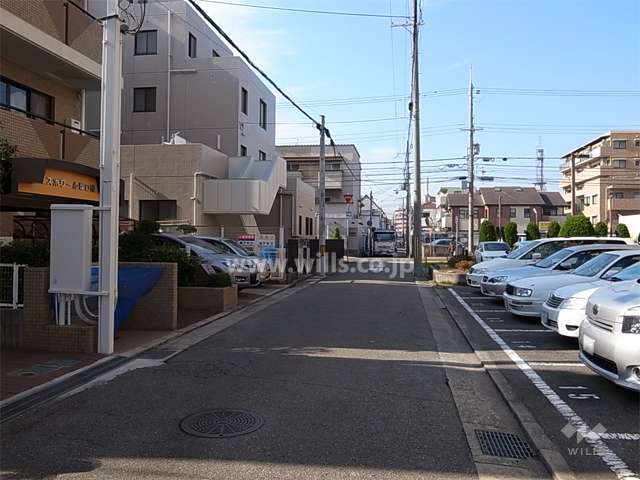 周辺は区画の整った住宅地です。