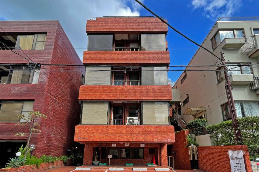 リブ青山の外観（西側から）