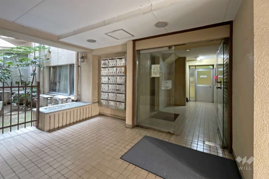 エントランスと共用ポスト