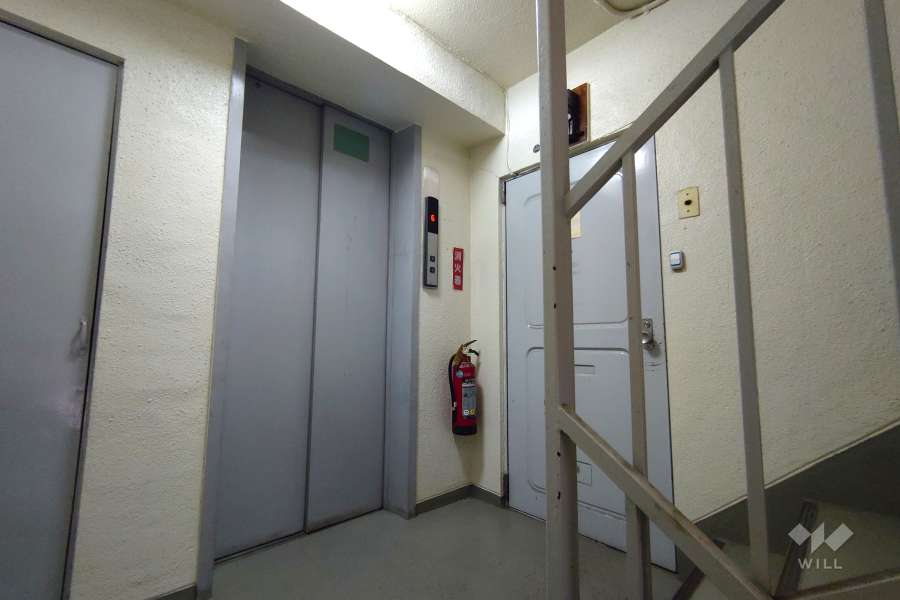 共用のエレベーター