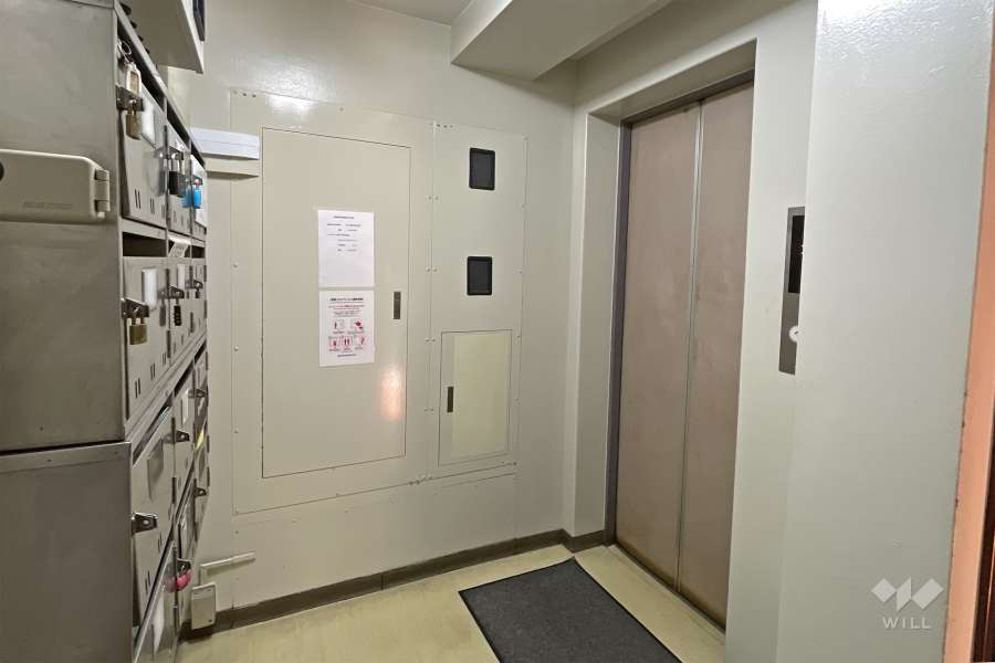 エレベーターと共用ポスト