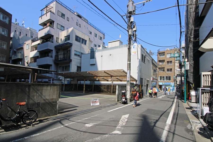 敷地北西側の前面道路