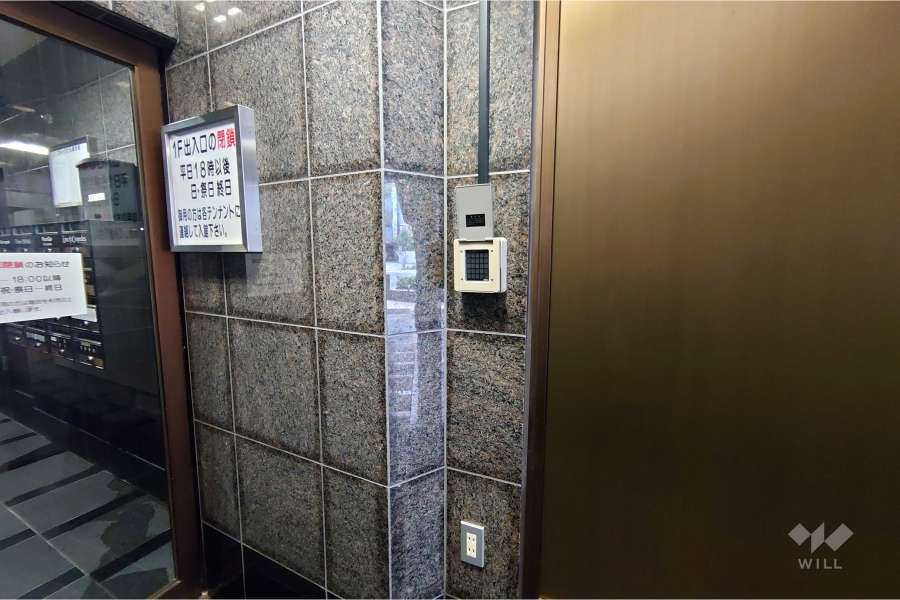 エントランスはオートロック付きです。
