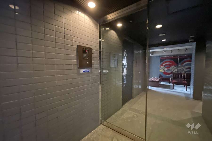 エントランスはオートロック付きです。