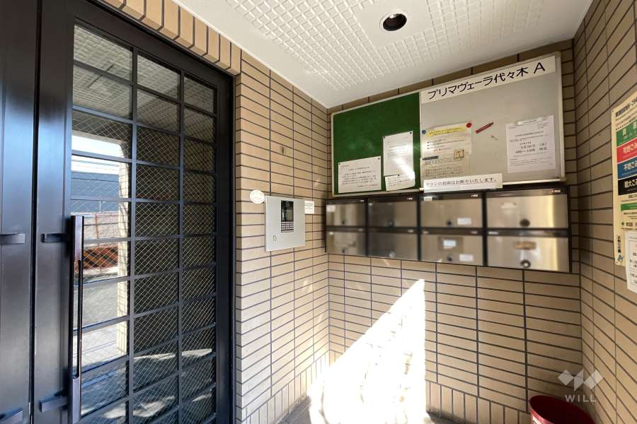 エントランスはオートロック付きです。