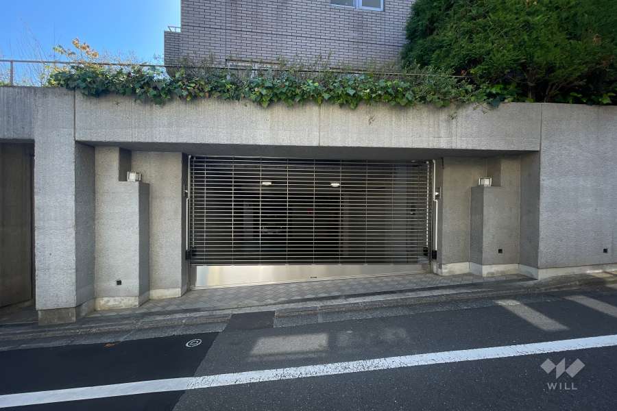 駐車場の出入り口（リングシャッター式）