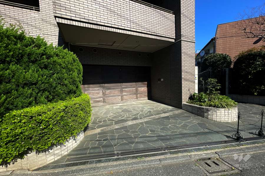 駐車場の出入り口