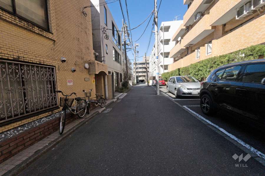 敷地東側の前面道路