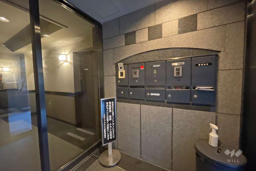 エントランスはオートロック付きです。