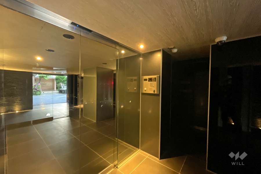 エントランスはオートロック付きです。