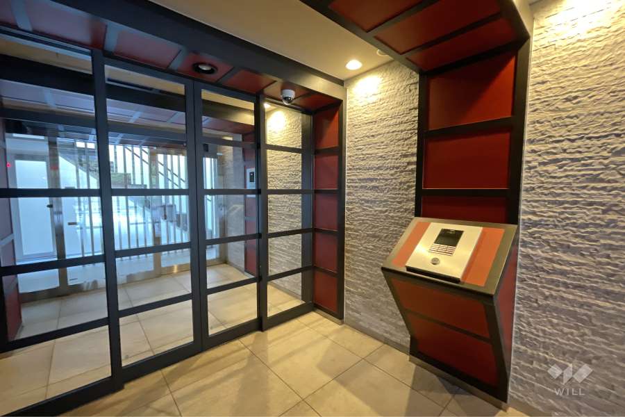 エントランスはオートロック付きです。