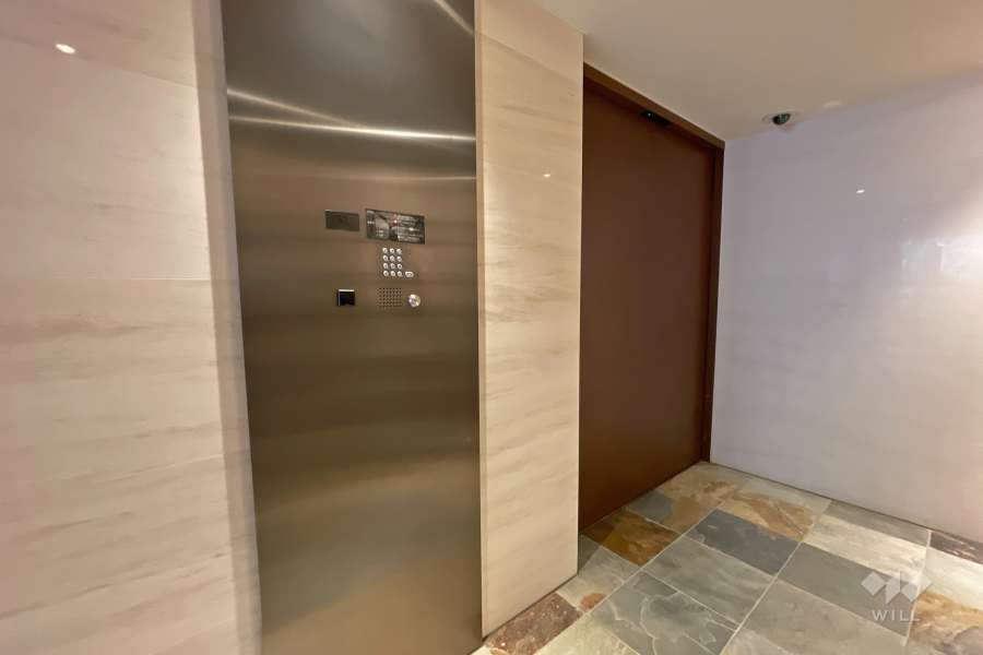 エントランスはオートロック付きです。