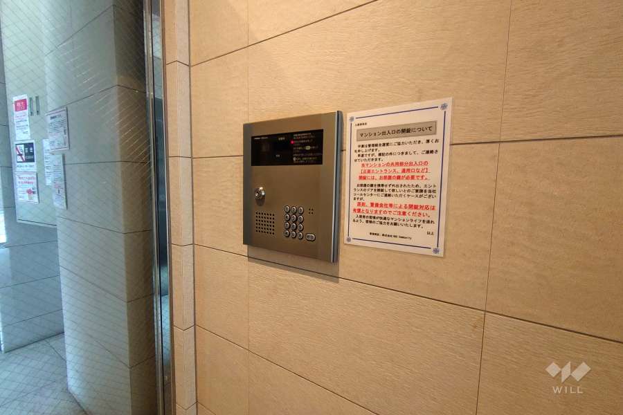エントランスはオートロック付きです。