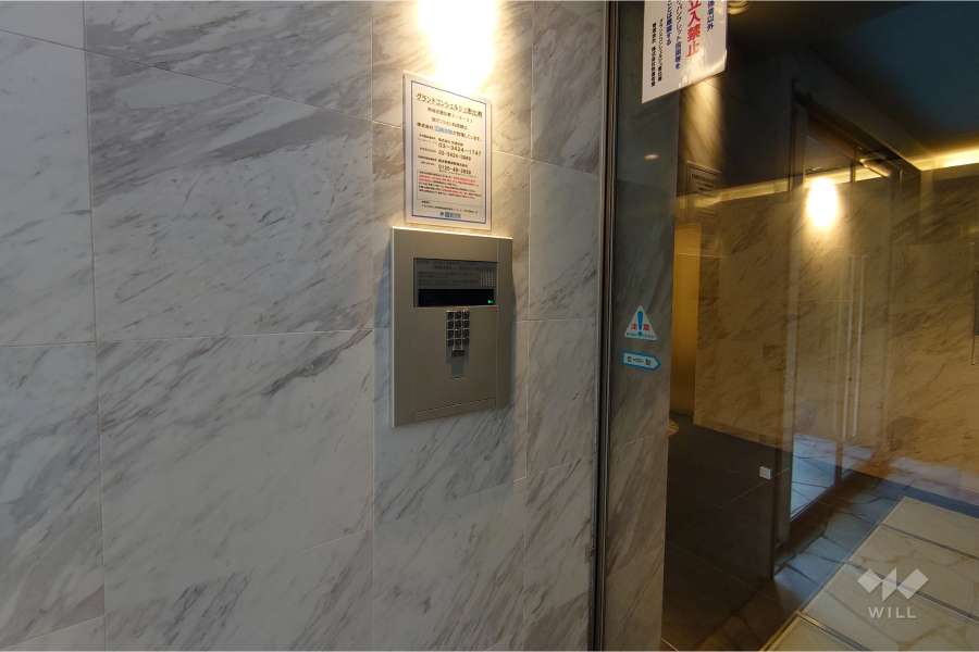 エントランスはオートロック付きです。