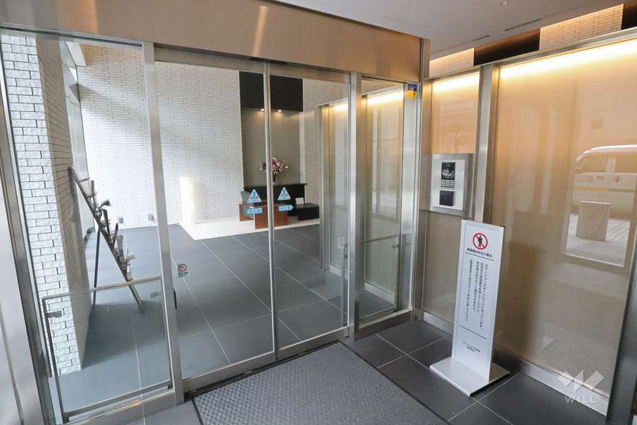 エントランスはオートロック付きです。