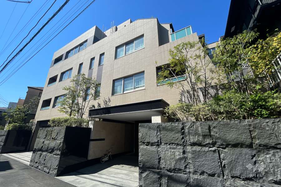 オープンレジデンシア代々木ザハウスの外観（東側から）