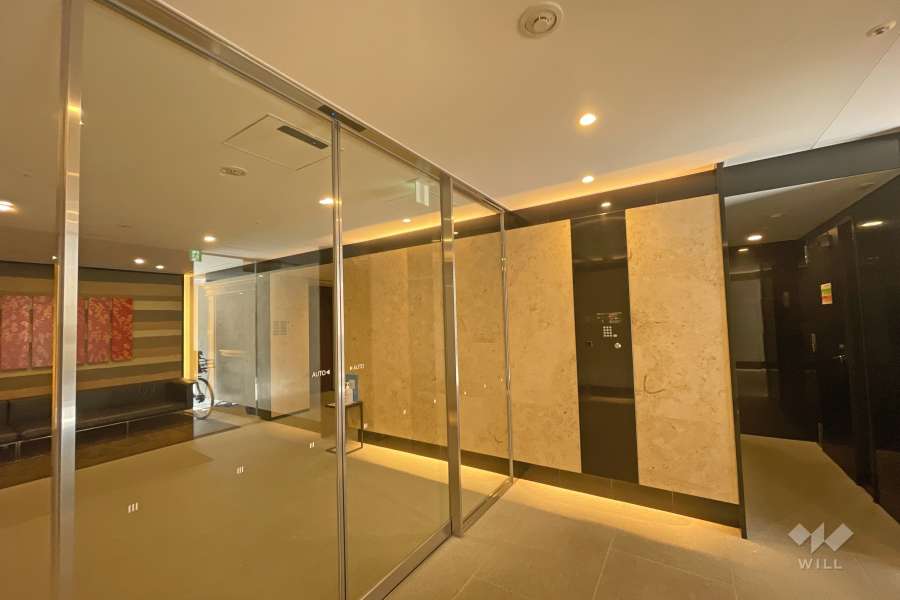 エントランスはオートロック付きです。