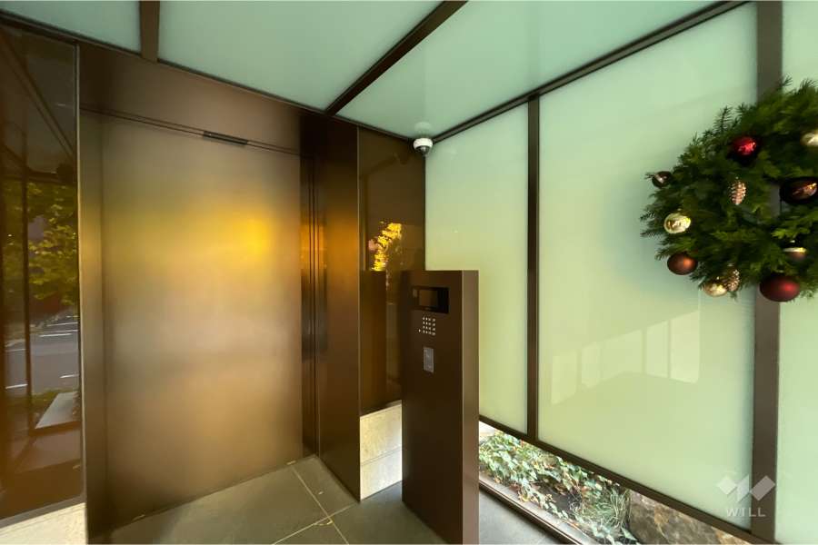 エントランスはオートロック付きです。