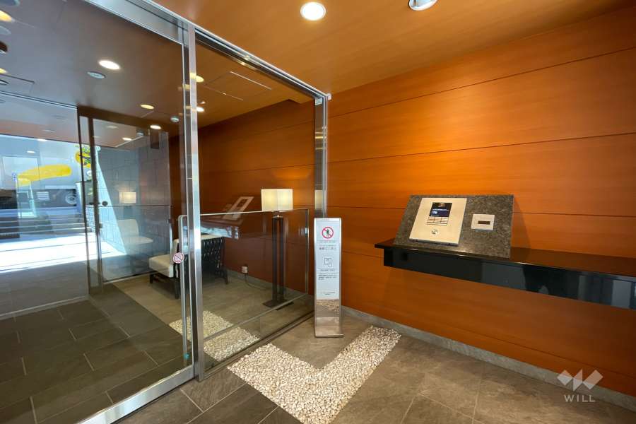 エントランスはオートロック付きです。