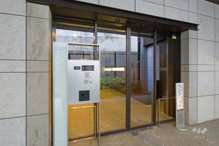 エントランスはオートロック付きです