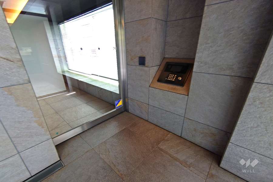 エントランスはオートロック付きです。