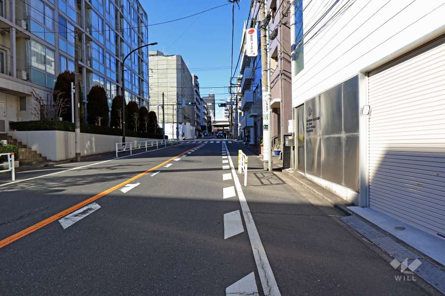 敷地南西側の前面道路（南東側から）