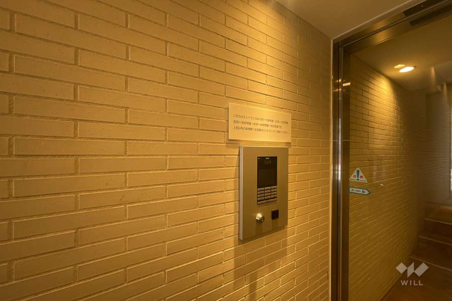 エントランスはオートロック付きです。