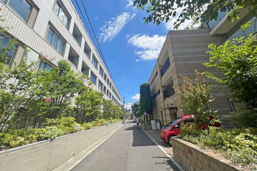 敷地南西側の前面道路