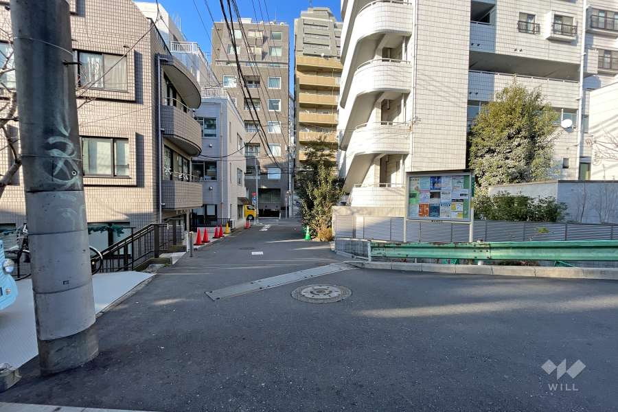 敷地北西側の前面道路