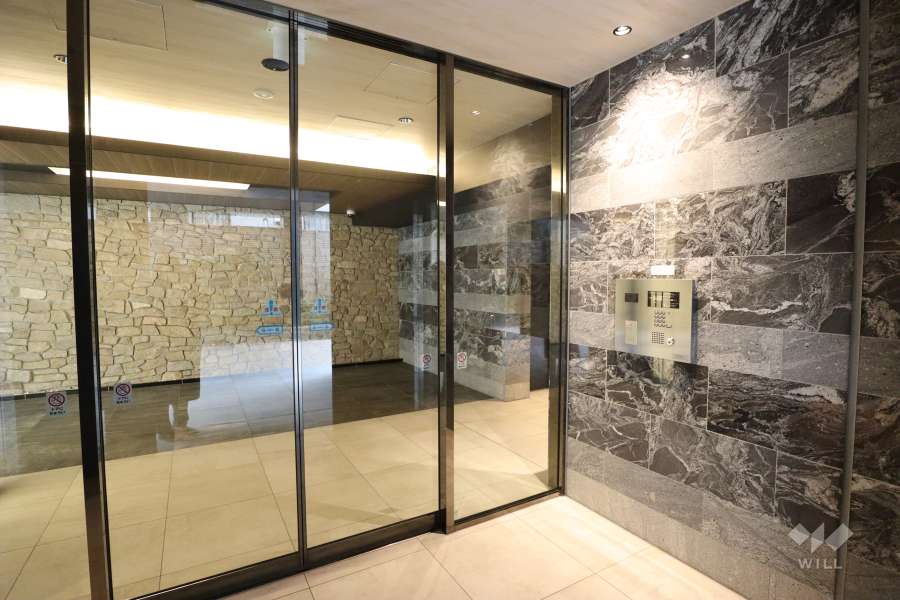 エントランスはオートロック付きです。