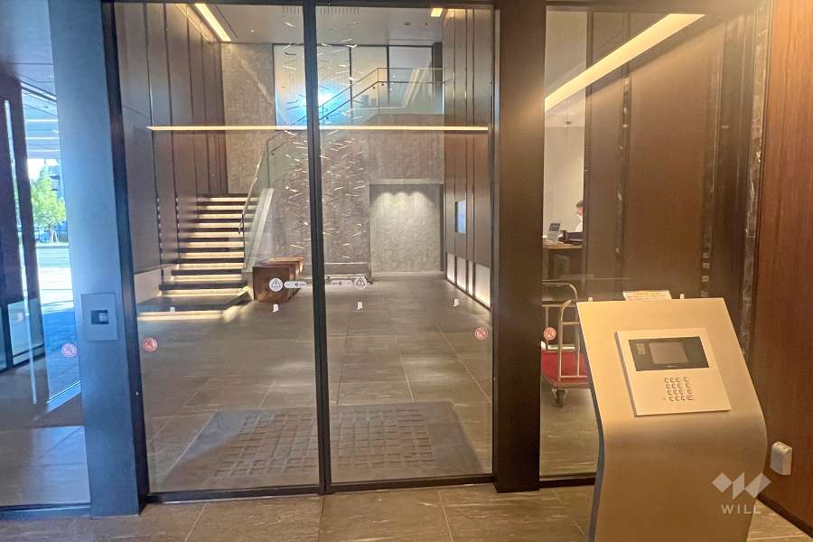 エントランスはオートロック付きです。