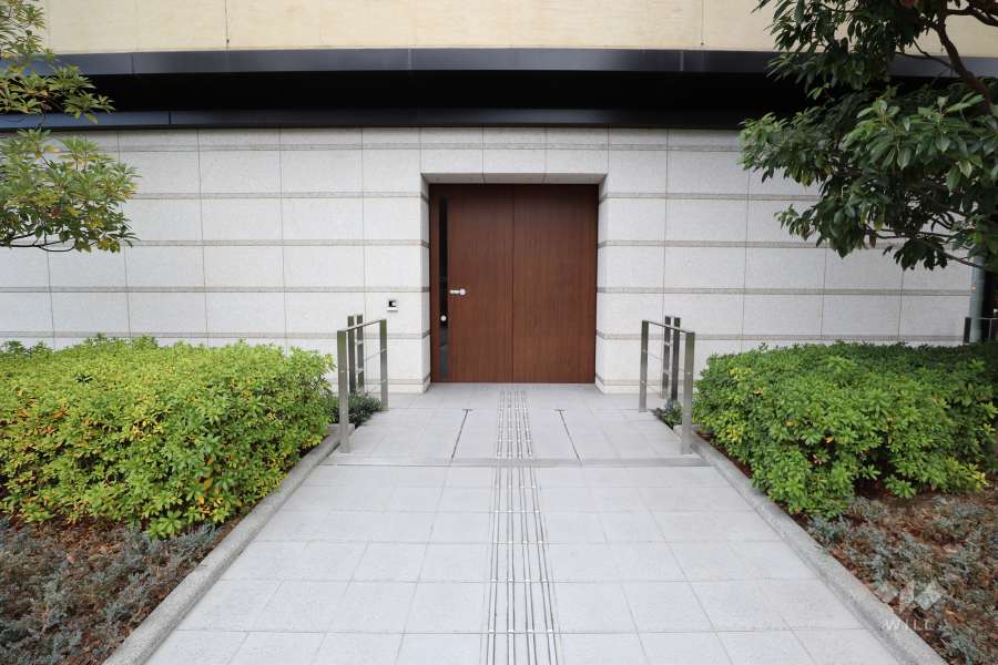 南側エントランス