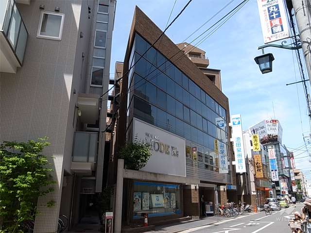 メゾン・パルの外観（東側）　東部分は店舗になっています。