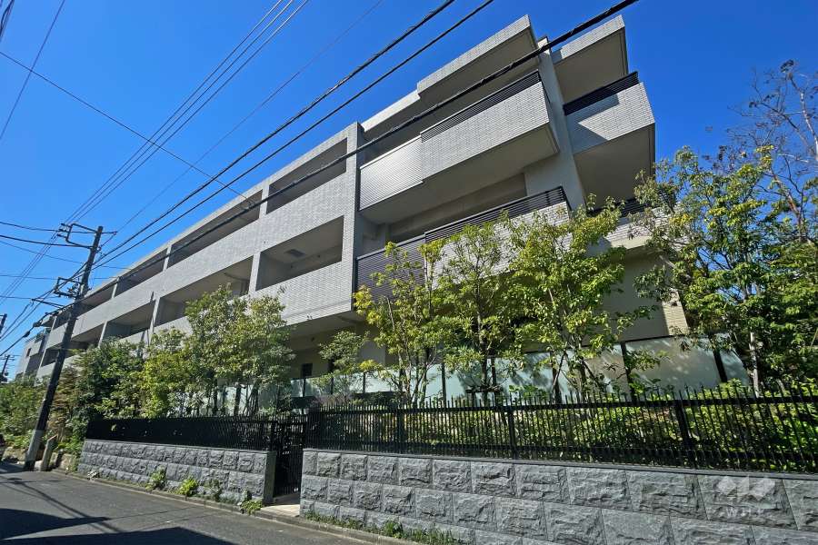 グランドメゾン西原三丁目の外観（北東側から）