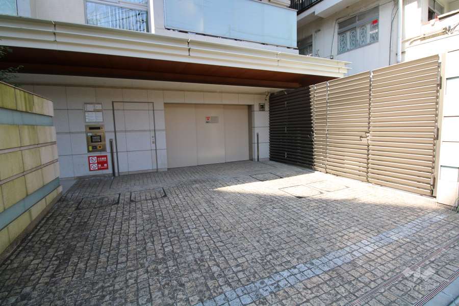 駐車場の出入り口