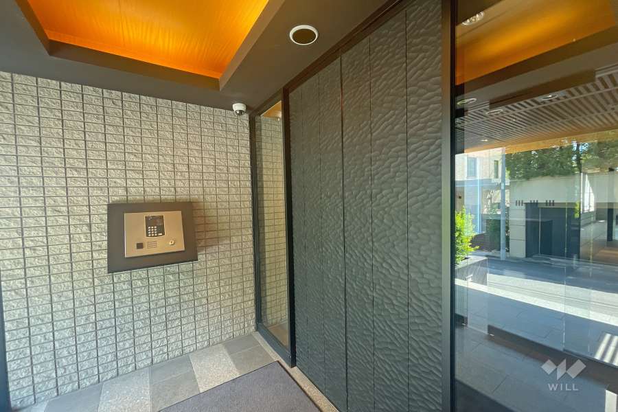 エントランスはオートロック付きです。