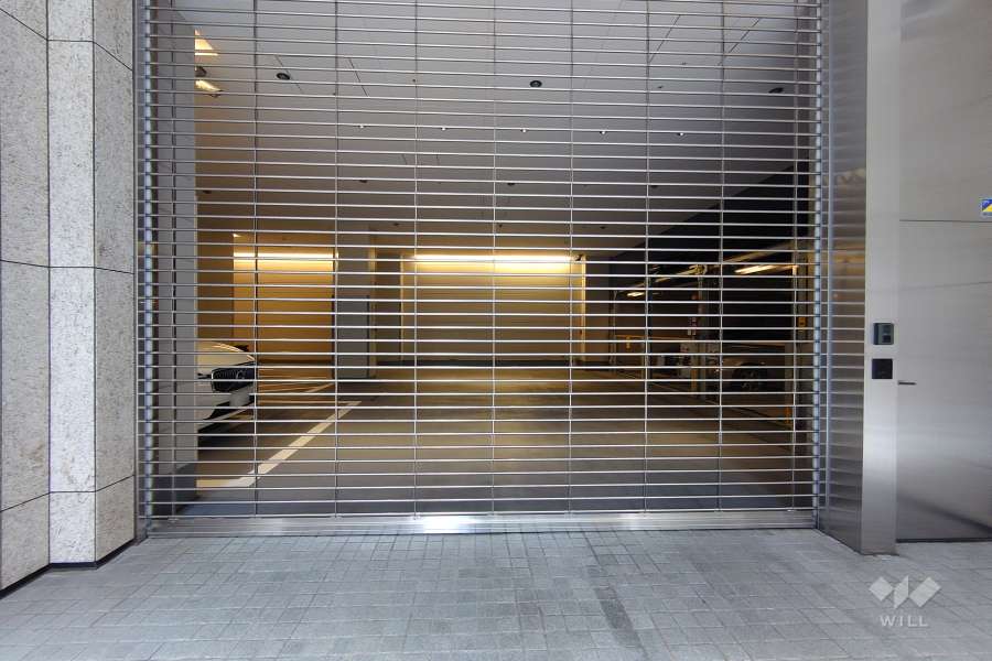 駐車場の出入り口（リングシャッター付き）