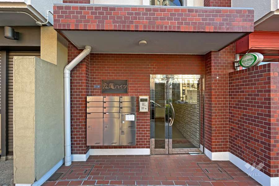 エントランスはオートロック付きです。