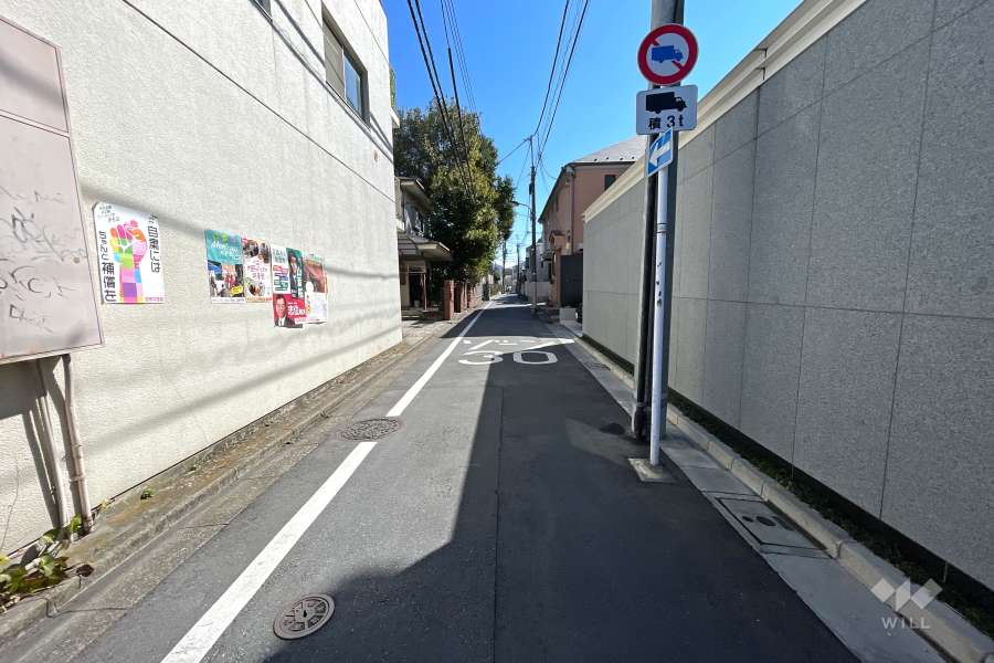 敷地北東側の前面道路