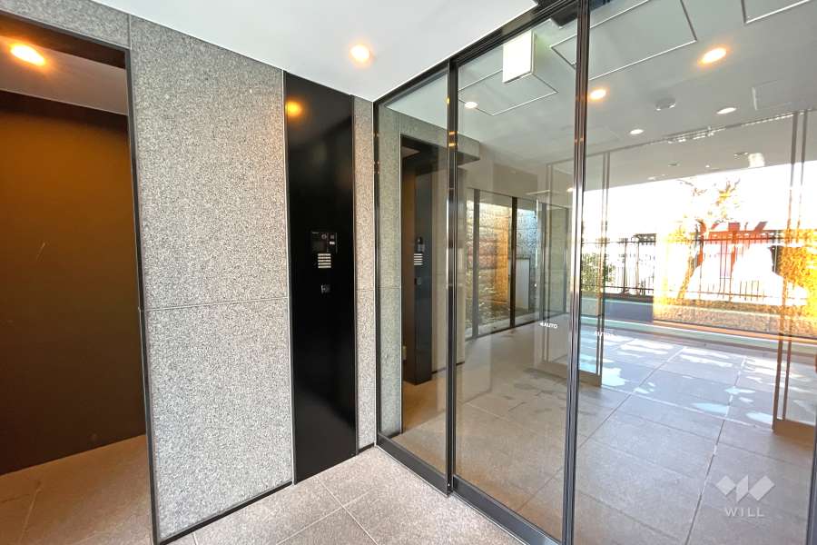 エントランスはオートロック付きです。