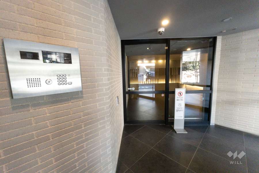 エントランスはオートロック付きです。